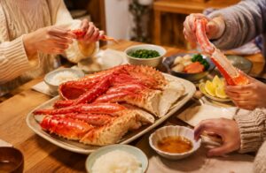 家族でタラバガニを囲む食卓