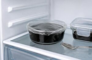 イカ墨を密閉容器で冷蔵保存する方法