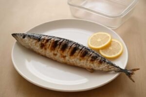 焼きさんまは冷蔵庫でどのくらい日持ちする？正しい保存方法を解説